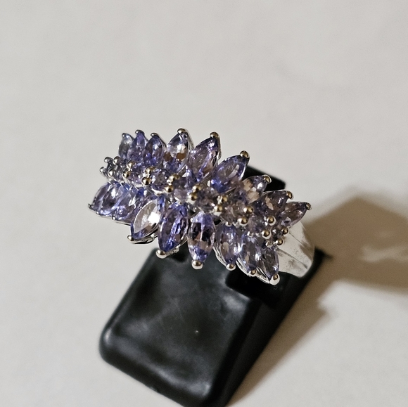 Genuine Tanzanite Ring in Platinum over Sterling Silver Sz 7.5! Final Price! - Picture 4 of 6